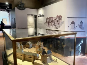 Lire la suite à propos de l’article Exposition du musée-château