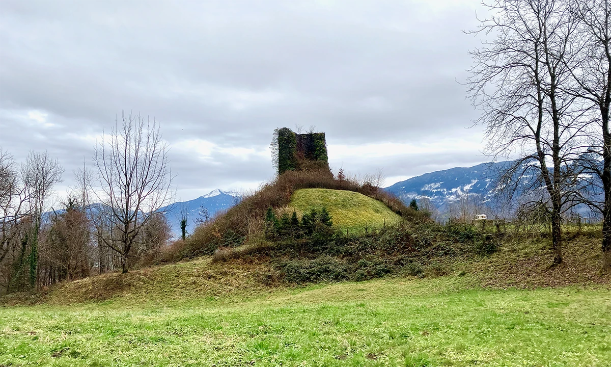 Photographie de la tour de Montailleur, site de l'initiation au dessin de restitution.