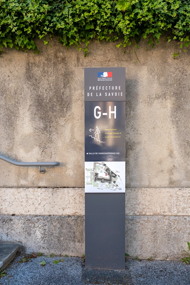 La signalétique d’accueil et d’orientation touristique du château des Ducs de Savoie.